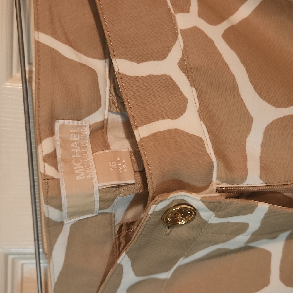 Women leopard patterned ankle length pants. Tan/ off white - Picture 2 of 7